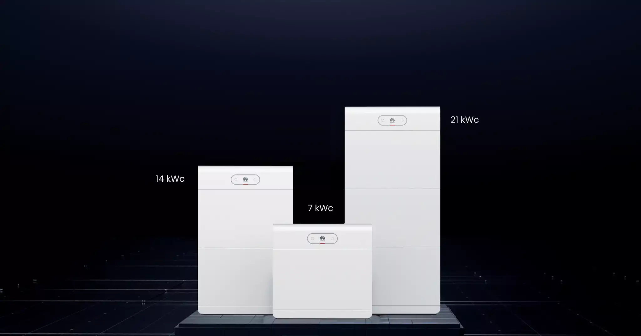 3 batteries solaires Huawei ayant une capacité de stockage différente : 7 kWc ; 14 Kwc et 21 kWc.
