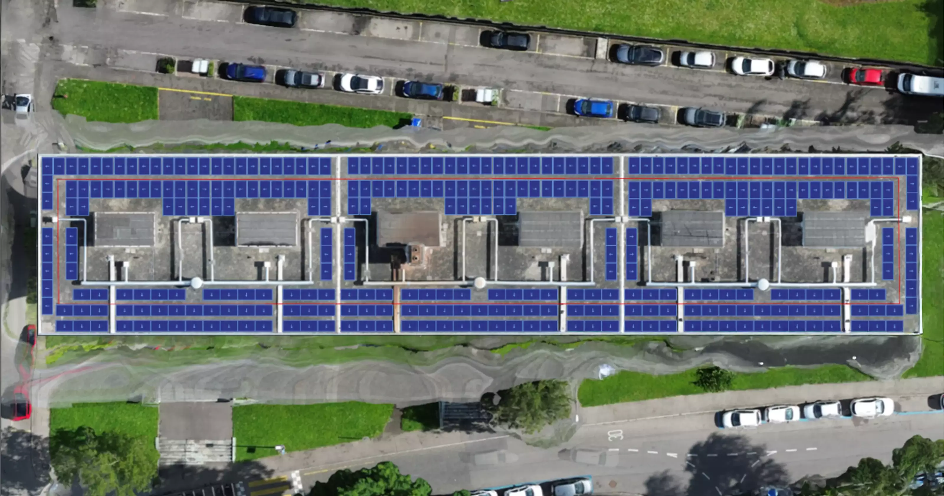 Vue aérienne schématique du site présentant l’implantation des panneaux photovoltaïques sur la toiture.