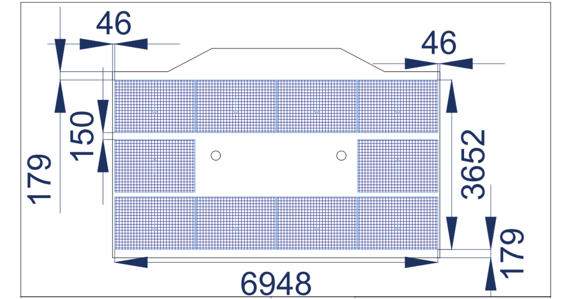 Schéma d'implantation du bâtiment avec la toiture plate, montrant l'emplacement prévu pour les 28 panneaux photovoltaïques avec différentes indications techniques.