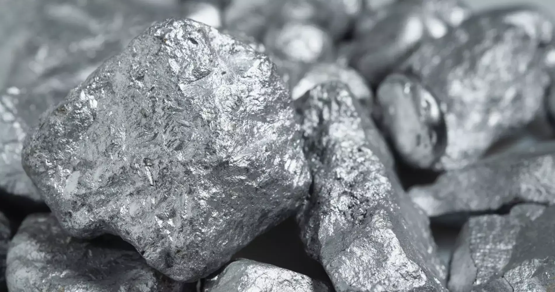 Image démontrant de l'argent brut, utilisé dans les panneaux photovoltaïques.