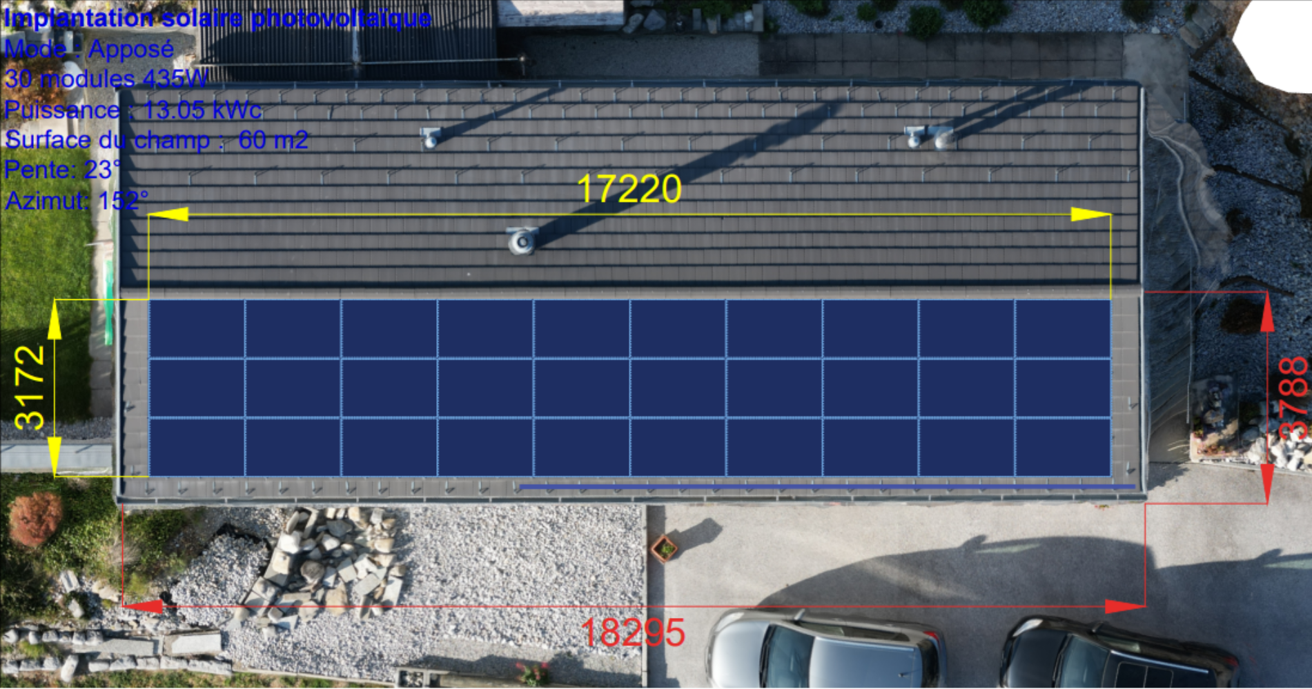 Vue aérienne  de la maison montrant l’emplacement prévu pour l’installation photovoltaïque, avec 30 panneaux photovoltaïques full black positionnés sur la face Sud Est de la toiture.
