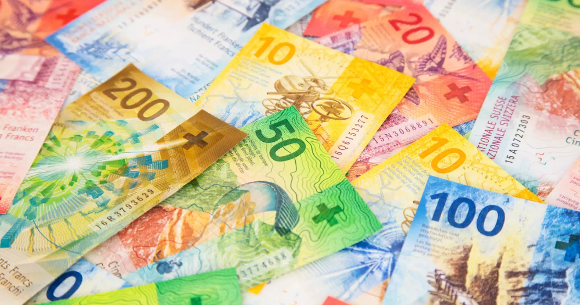 Plusieurs billets de CHF Suisse