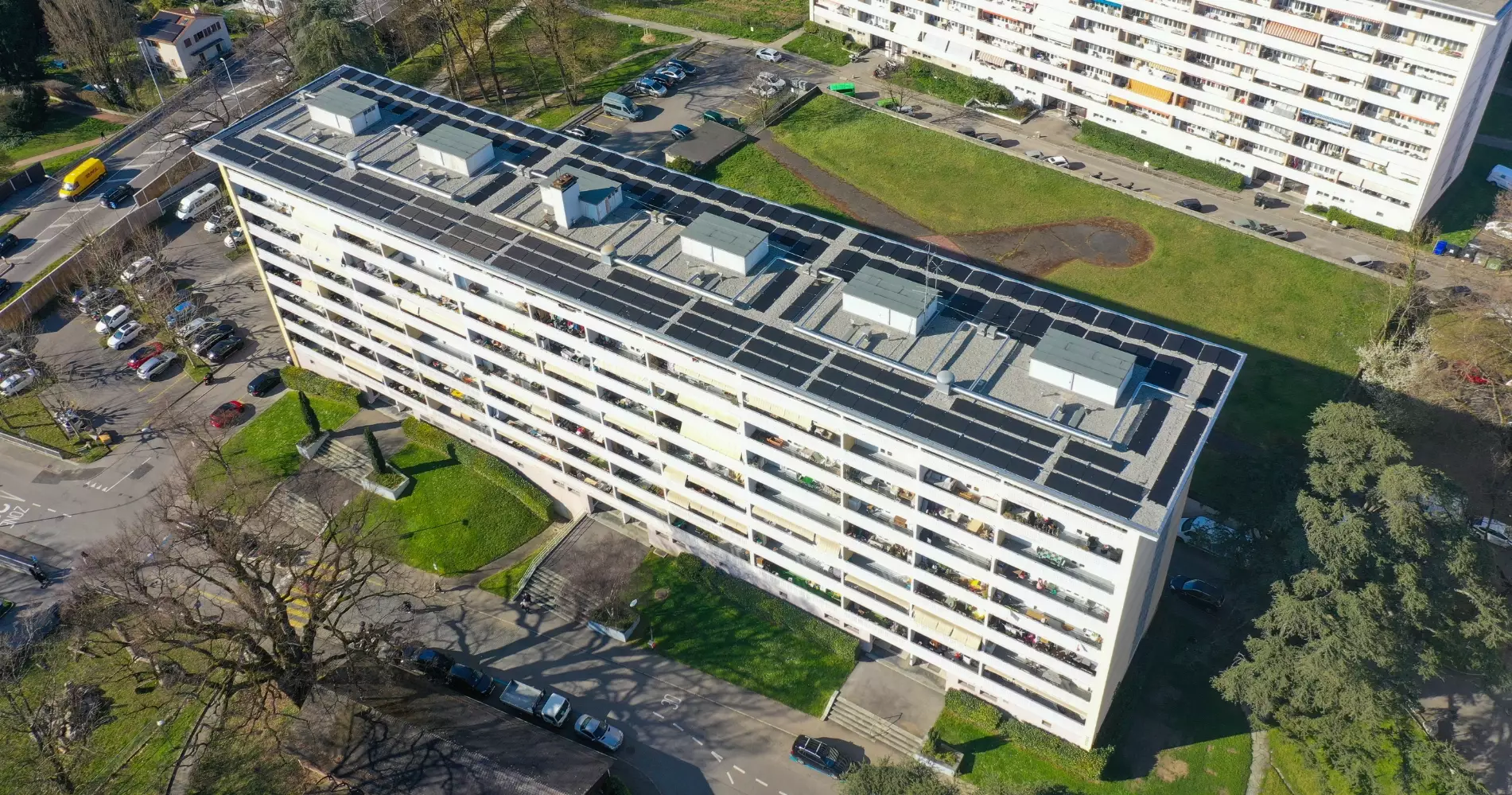 Installation photovoltaïque sur un immeuble résidentiel réalisée par tera solar