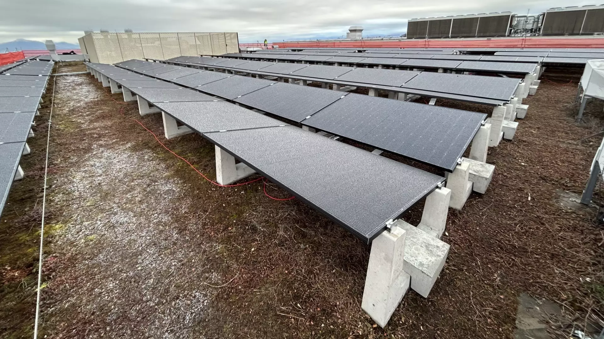 Panneaux photovoltaïques sur un chantier tera solar