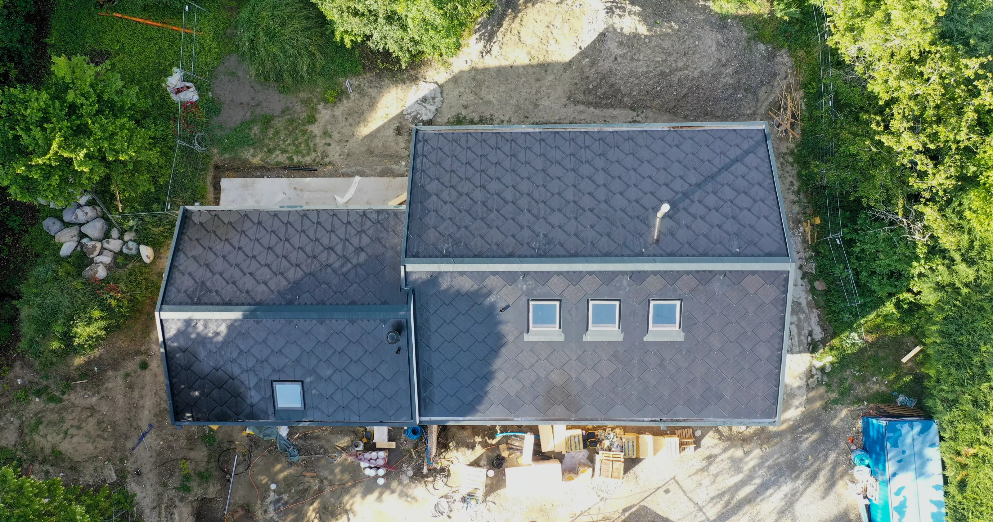 Installation photovoltaïque SunStyle en tuile solaire réalisée par tera solar