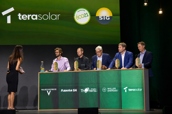 Tera solar lors de la cérémonie de remise des Trophées, aux côtés de deux autres lauréats : Rolex (Trophée Solaire) et Infomaniak (Trophée Thermique renouvelable).