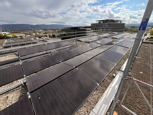 Le solaire partagé : quand les voisins consomment local&amp;nbsp;dans un immeuble résidentiel à Meyrin