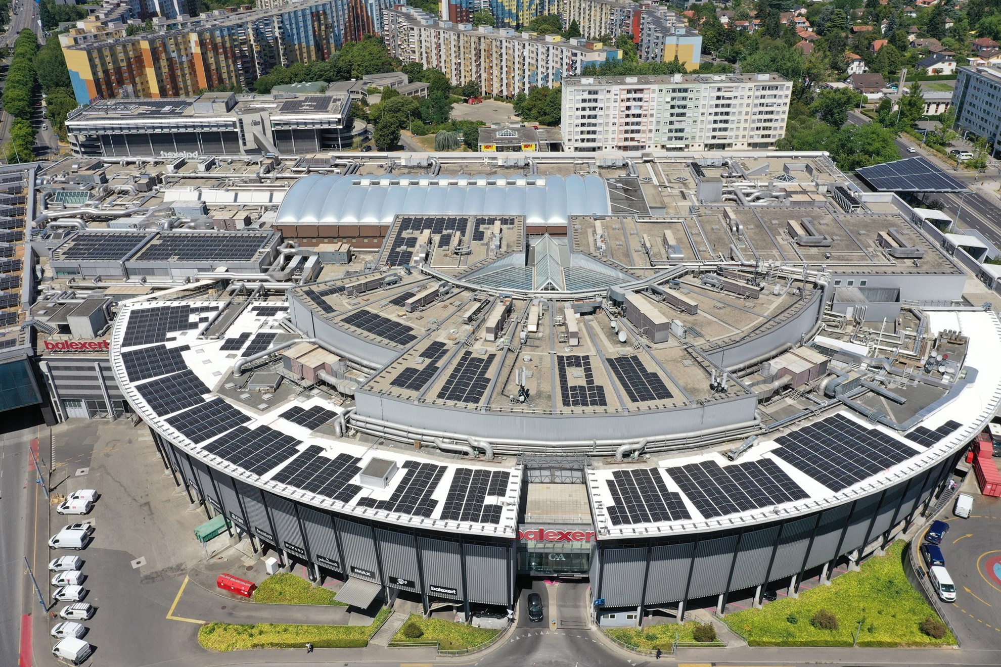 Un centre commercial mise sur l’autoconsommation solaireà Vernier