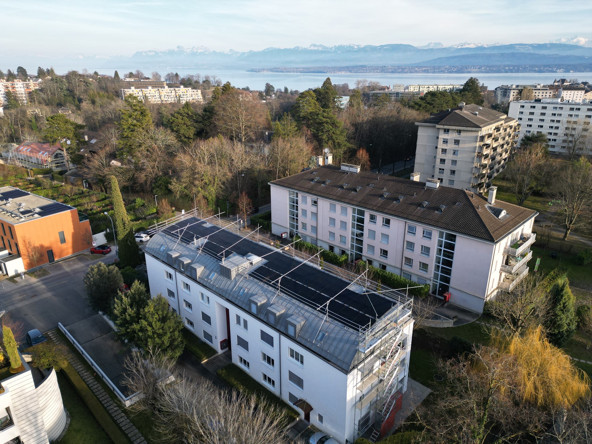 Un immeuble résidentiel s&#39;équipe en photovoltaïque&amp;nbsp;dans la ville de Nyon