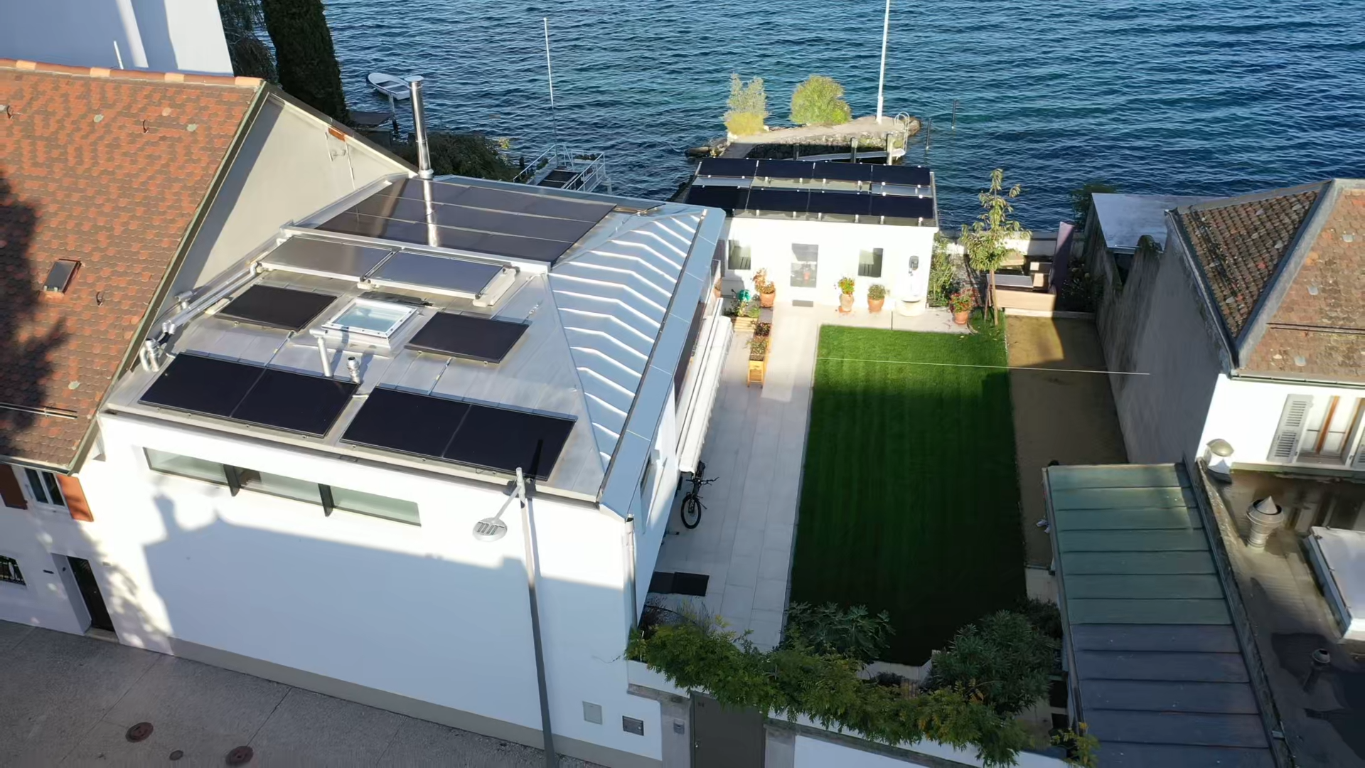 Cette villa genevoise profite de l'énergie solaire&amp;nbsp;au bord du Lac Léman ​