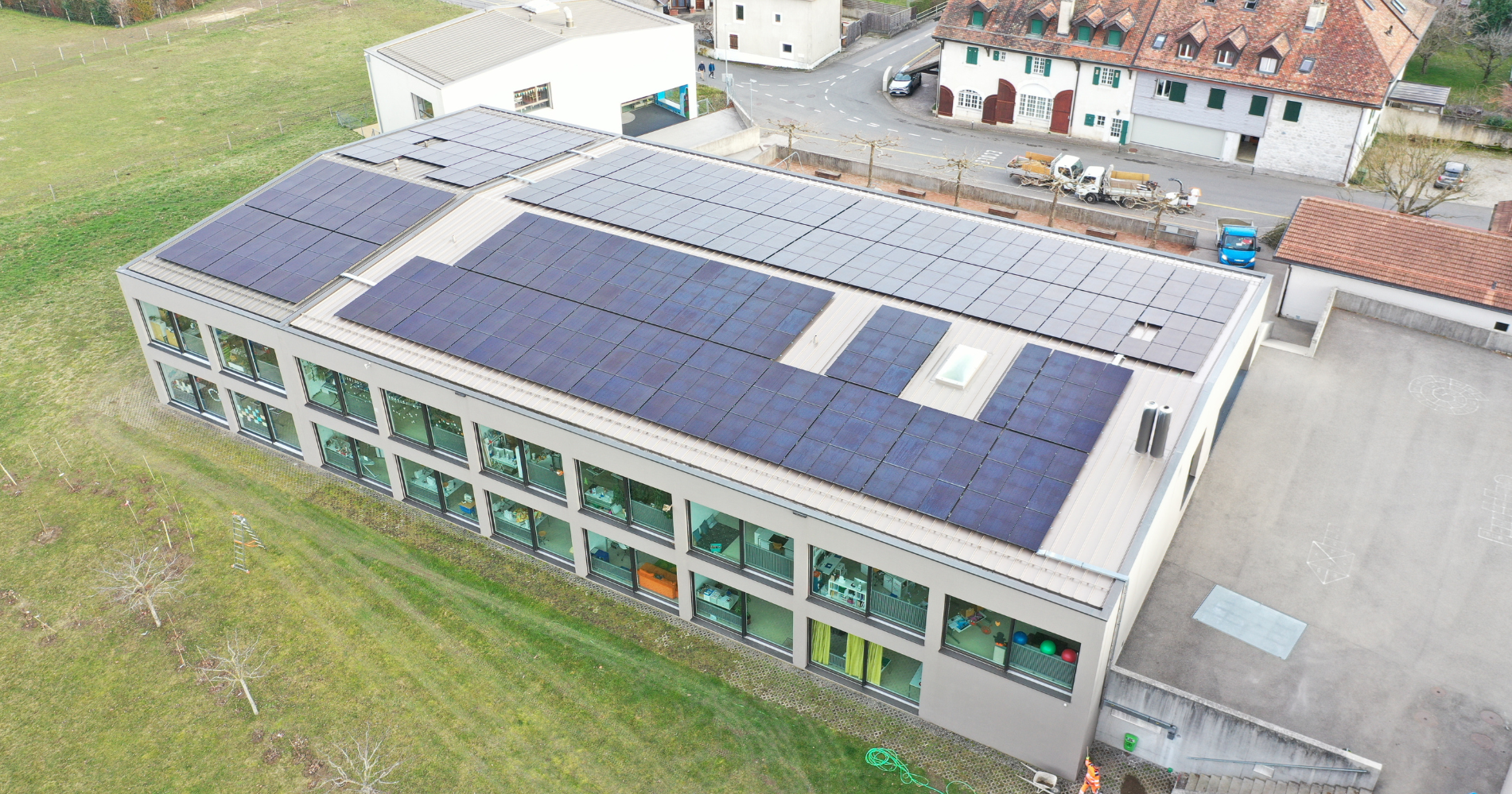 Une école maximise le potentiel énergétique de son toit&amp;nbsp;à&amp;nbsp;La Rippe ​